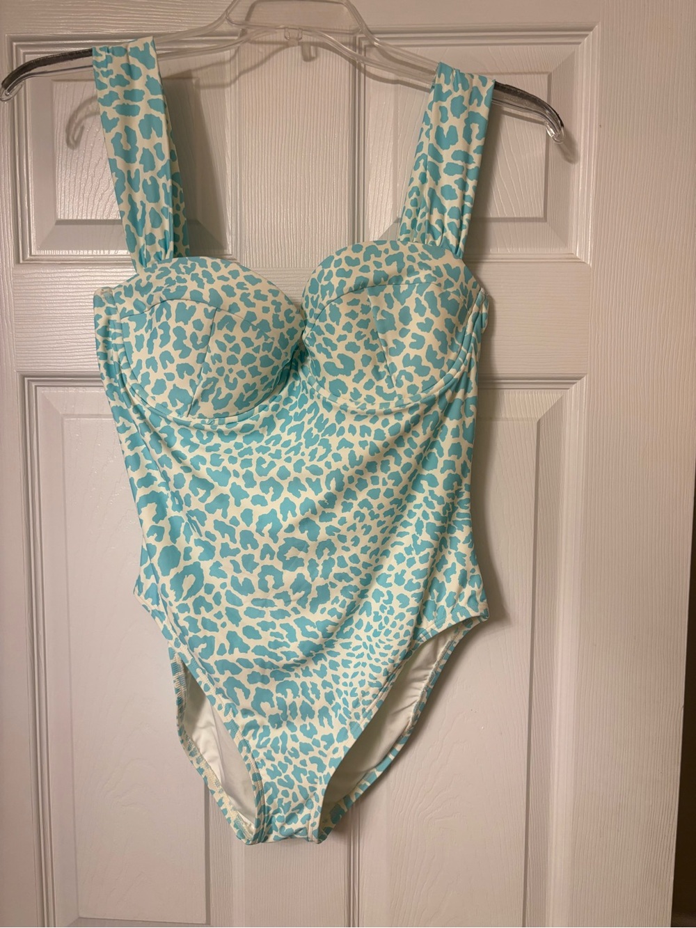 New w/out tags beautiful Kate Spade white/aqua animal print swimsuit. Sz XL.